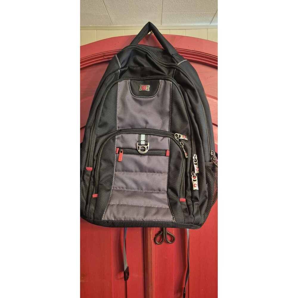 NWOT Wenger Pillar 16 inch Laptop Backpack Black Gray (67382140) Never Carried